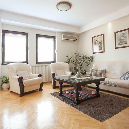 White Apartment Skopje Ngoại thất bức ảnh