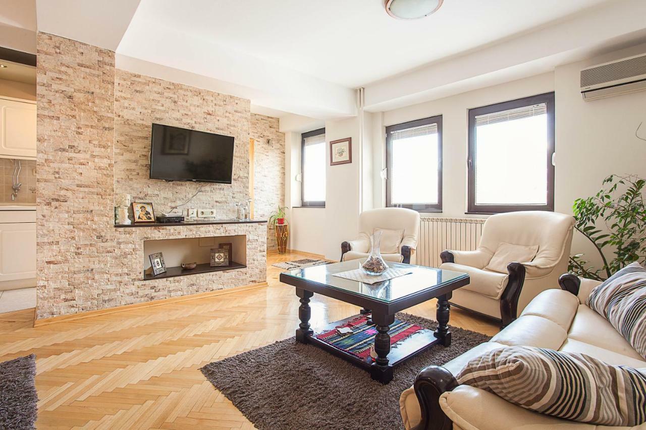 White Apartment Skopje Ngoại thất bức ảnh