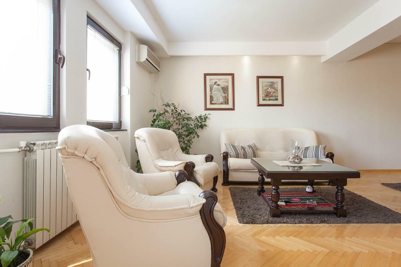 White Apartment Skopje Ngoại thất bức ảnh